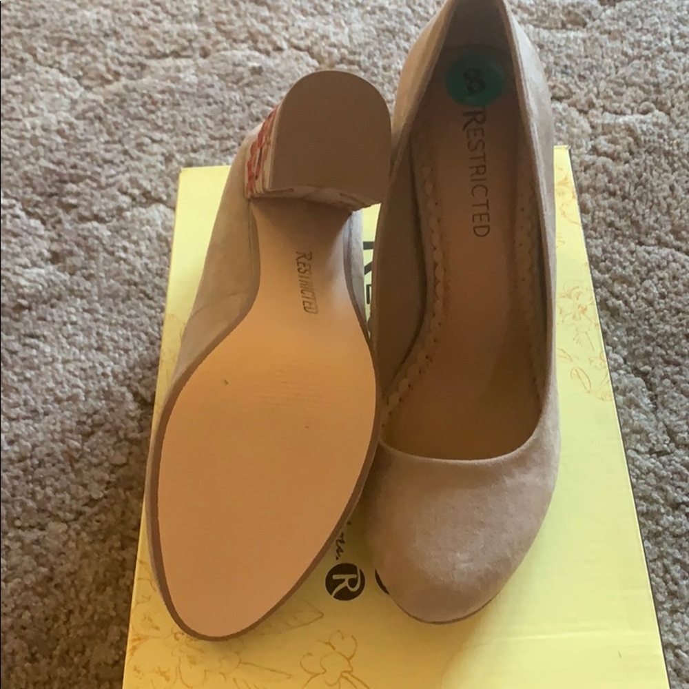 RESTRICTED - TAUPE HEELS - 8 - Picture 4 of 5